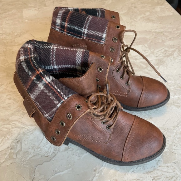 Flannel lined lace up boots - Picture 1 of 6